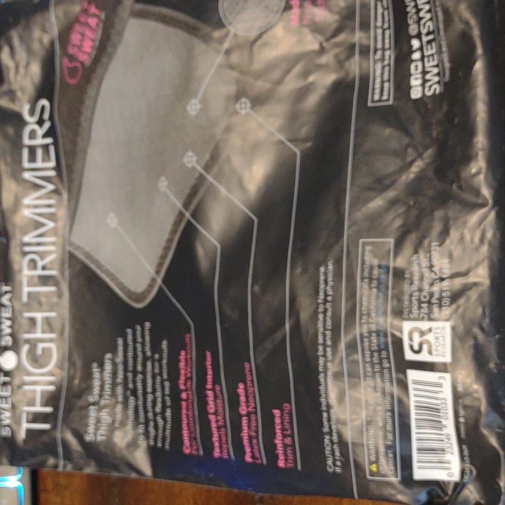 NWT Sweet Sweat Thigh Trimmer UNISEX Size M  WITH CLEANING BAG - Picture 9 of 12